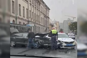 Москвич попал в эпичную аварию: ему даже не пришлось вызывать инспекторов