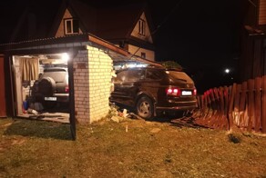 Мужчина развалил гараж соседа, пытаясь скрыться от ДПСников