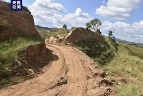 Парочка проделала дыру в Великой Китайской стене