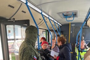«Зачем граждан-то пугать?»: в Челябинске безбилетников стали ловить дружинники в камуфляже с балаклавами
