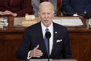 Байден внезапно ушел с церемонии награждения в Белом доме