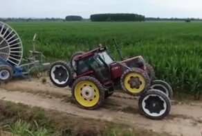Итальянцы приделали трактору еще 2 пары колес