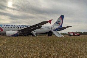 Пассажирский самолёт Сочи-Омск экстренно сел на грунт неподалёку от Новосибирска
