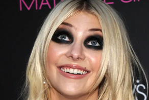 18 девушек с макияжем, которых лучше не встречать в тёмном переулке