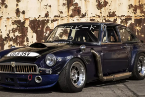 Красивый рестомод MGB GT 1979 года из запчастей с "помойки"