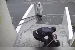 Девушка спасла себя от насильника-мигранта, расцарапав его рожу