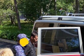 Во Владивостоке педофил утащил третьеклассницу в лес, но старшеклассники отбили ребёнка и сдали насильника полиции
