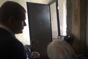 «Вы вообще здесь не живёте и выписаны»: пенсионерка из Красноярска хотела помочь брату и оформила займ, а теперь её выгоняют из квартиры