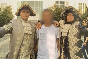 Фотография с "императором" в Петербурге обошлась туристу в 4 тысячи рублей