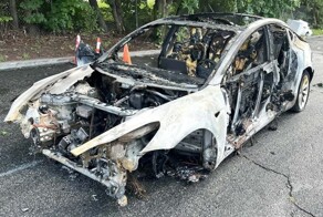 Мусор на дороге стал причиной возгорания Tesla Model 3