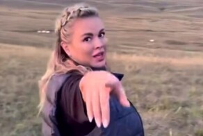 Подписчики в ужасе! Анна Семенович вживую спела на берегу Енисея