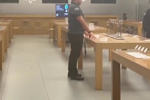 Мародёры в Филадельфии опустошили магазин Apple