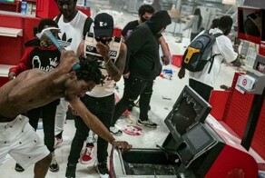 «Это репарации»: одна из лидеров BLM рассказала, почему её «братья» обносят магазины Gucci и Apple