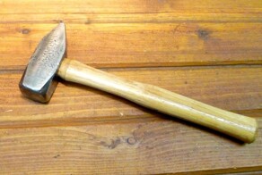 В Минске 11-летняя девочка пыталась убить свою мать, чтобы беспрепятственно встречаться с 20-летним парнем