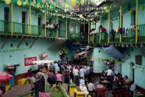 Самая гуманная тюрьма в  Сан-Педро в Боливии (14 фото)