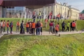 Нижегородские дворники не поделили лопату и устроили массовую драку