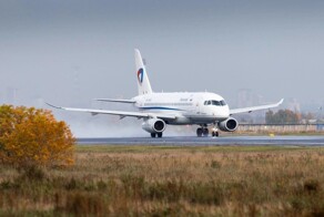 Эффектный взлёт Суперджета, который повёз ХК Сибирь на матч в Астану