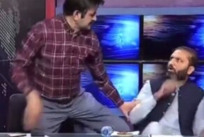 Дебаты на пакистанском телевидении закончились дракой в  прямом эфире