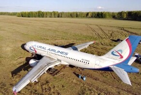 "Уральские авиалинии" сообщили о подготовке севшего в поле самолёта Airbus к взлету