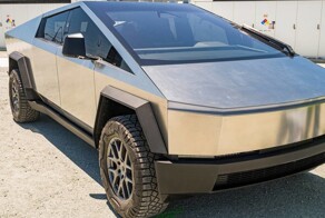 Подробное видео интерьера и мультимедийной системы Tesla Cybertruck