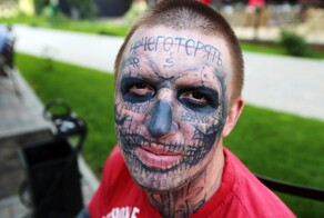 Что не так с людьми, которые наносят татуировки на лицо