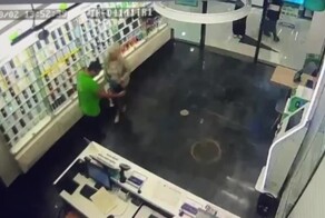 50 рублей грызни: пенсионерка покусала сотрудника «Мегафона» из-за платной квитанции о детализации звонков