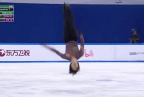 Французский фигурист сделал запрещённое сальто, получил штрафные баллы и всё равно победил