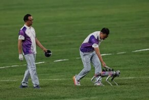 Собаки-роботы частично заменили волонтеров на Азиатских играх в Китае