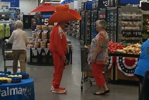 20+ самых необычных покупателей в американском супермаркете Walmart