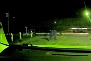 На переезде в Смоляниново поезд сбил мужчину, однако тот выжил