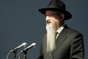 Главный раввин России госпитализирован с сотрясением мозга после танцев в синагоге