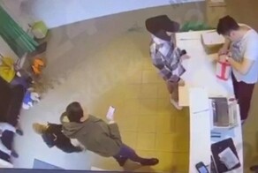 На девушку с двумя той-пуделями напал мужчина  в пункте СДЭК