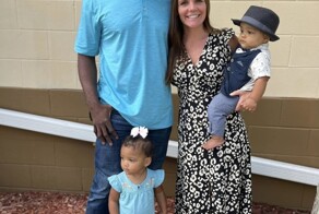 "А вы говорите - разведёнка с прицепом никому не нужна": мать 6-х детей нашла мужа, который всех усыновил