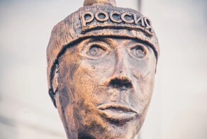 В Пермском крае установили памятник лыжнику, которого сразу окрестили мужем Алёнки из Нововоронежа