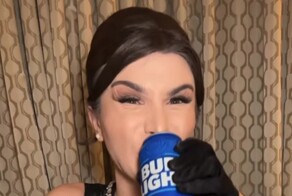 Трансгендер, опозорившийся в рекламе пива, получил премию "Женщина года"