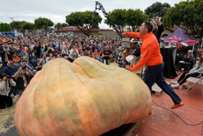 Тыква весом 1246 кг установила новый мировой рекорд