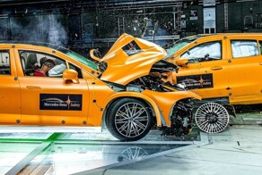 Краш-тест двух электромобилей Mercedes