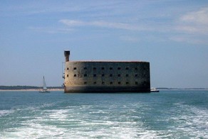Здание Форта Байяр (Fort Boyard) (20 фото)