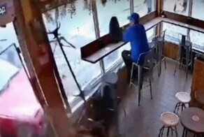 «Девятка» влетела в кофейню, но суровому сибирскому посетителю было как-то пофиг
