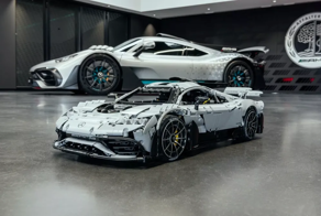 Набор конструктора для сборки радиоуправляемой модели Mercedes-AMG One
