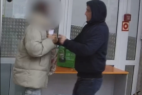 В Екатеринбурге школьница смогла отбить свой телефон у грабителя