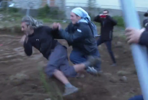 Французская монахиня уложила экоактивиста, протестовавшего против строительства церкви