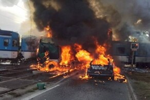 Огненное ДТП на ЖД переезде в Чехии