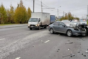 Возит людей на автобусе, а с ПДД не знаком?