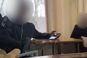 В Кемерово преподаватель силой вытолкал ученика с урока за то, что тот залипал в телефоне