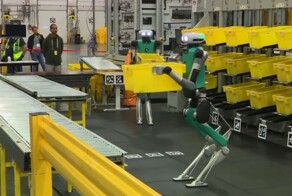 На складах «Amazon» роботы начали собирать заказы