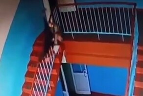 Покатушки на перилах закончились для школьника тяжелыми травмами