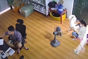 Фен неожиданно взорвался в руках девушки