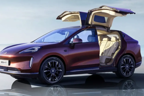 Новый китайский электрокар GAC Hyper HT c дверями открывающимися в стиле Tesla Model X