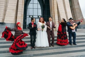 В Татарстане 22-летний парень сыграл свадьбу с 53-летней приёмной матерью